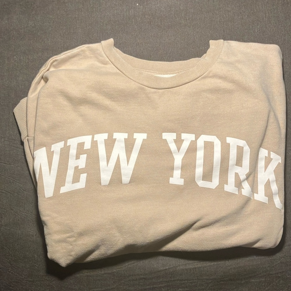 A kids XL beige New York sweatshirt from the commons.